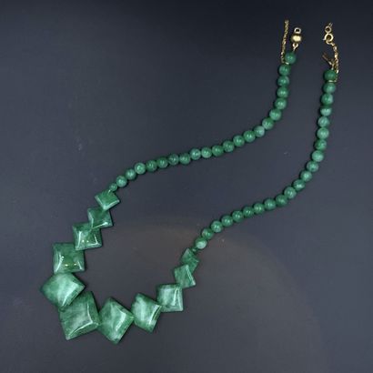 null COLLAR composed of jade jadeite beads and square plates. Ball clasp in yellow...