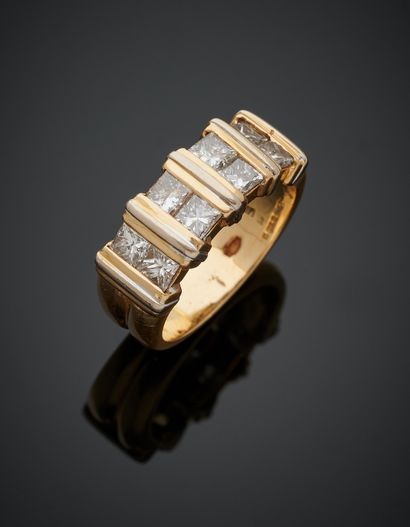 null Yellow and white gold (750‰) godronné ring set with eight princess-cut diamonds....