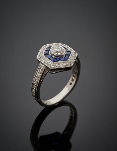 null DIAFINI
Hexagonal ring in white gold (750‰) set with brilliant-cut diamonds,...