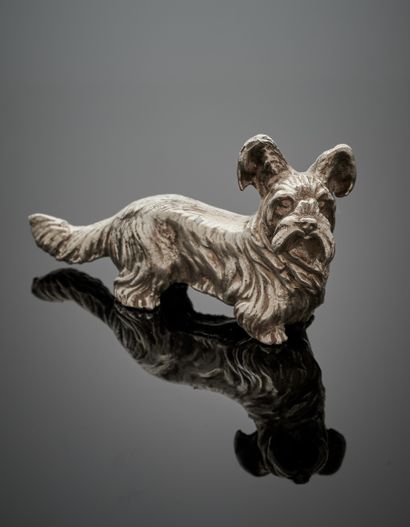null SCULPTURE "Yorkshire" in silver (925‰).
Size: 8.8 x 4.5 cm. Weight: 206.4 g...