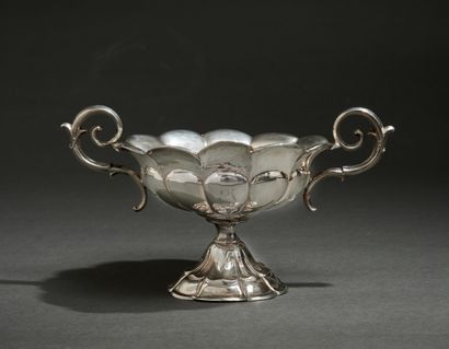 null A "flower" CUP with two "volute" handles, on a silver pedestal (min. 800‰) repoussé,...