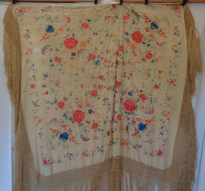 null Manila shawl, China, circa 1900, white twill polychrome embroidered with flowers...