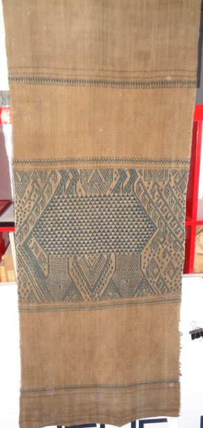 null Tah Pe, Laos, tobacco and blue damask fabric, geometric design.
 1, 49 x 0,...