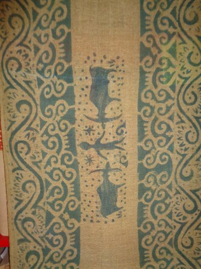 null Mawa" head textile, Indonesia, Pasabok, batik, ecru background, blue decoration...