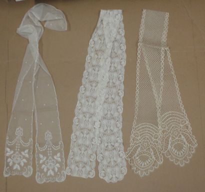 null Meeting of three beards in lace, embroidered tulle and crochet.