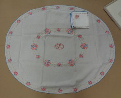 null Tablecloth and its ten napkins, embroidered in Beauvais stitch with flowering...