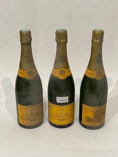 CHAMPAGNE Three (3) bottles - Champagne Brut, Veuve Cliquot