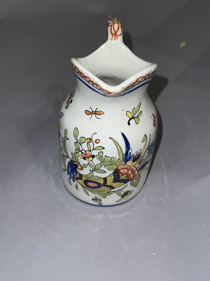 null Lot de céramique, dont deux vases Delft (cassés,collés), vase à deux anses,...