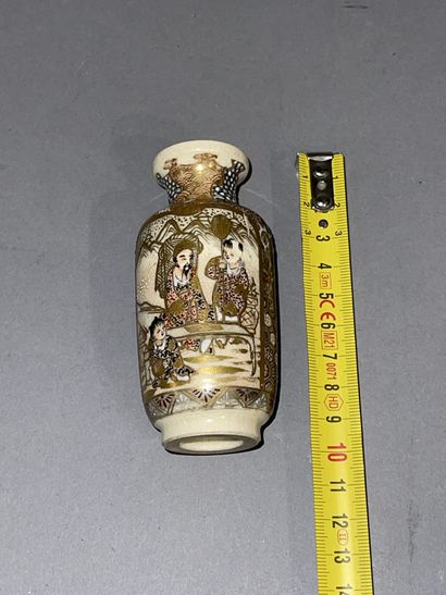 null CHINE et JAPON - lot de porcelaine dont un vase rouleau à décor de personnage,...