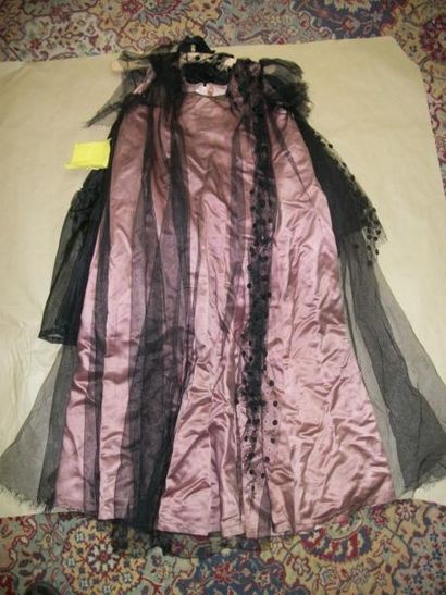 null Robe pour l'Opéra Casse-Noisette, 1965, satin vieux rose couvert de tulle noir,...