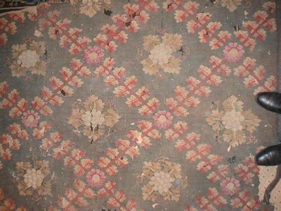 null Fragment de tapis au point ras, Aubusson, époque Louis XVI, fond vert, décor...