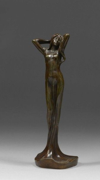 null Julien CAUSSÉ (1869-?) "Femme debout drapée". Sculpture en bronze. Signée sur...
