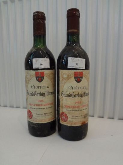 null 2 bouteilles de Château Grand Corbin Manuel, 1988, niveau une haute épaule,...