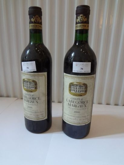 2 bouteilles de Château de Labegorce, 1986,...