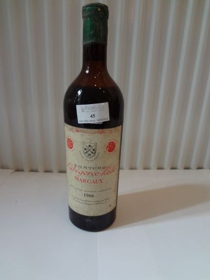 null 1 bouteille du Château Labegorce-Zédé, 1966, niveau basse-épaule, étiquette...