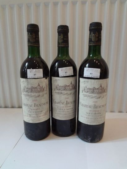 null 3 bouteilles de Château Beaumont, 1985, niveau une légèrement bas, une mi-épaule,...