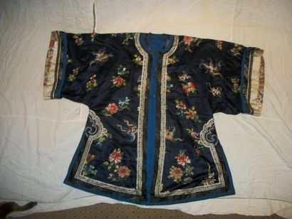 null Manteau de femme Han,Chine,vers 1900,satin bleu nuit brodé au point passé plat...