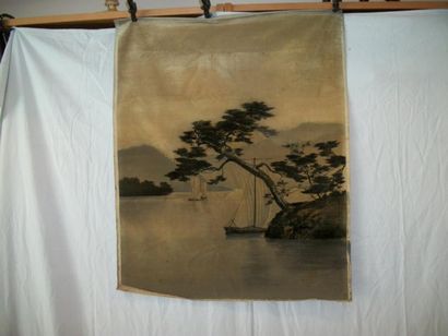 null Velours,Japon,1900,fond crème,décor tissé de voiliers dans une baie et pin maritime....