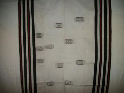 null Vêtement Angami,Birmanie,Naga,façonné de coton blanc rayé noir et rouge,décor...