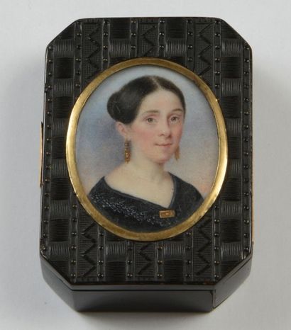 null Portrait de femme, vers 1840 - Miniature ovale sur ivoire sur une boîte rectangulaire...