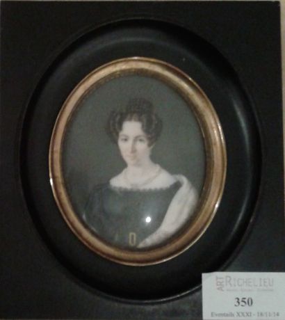 null Adolphe de LABROUE (Metz, 1791 - Metz, 1863).

Femme brune à mi-corps en robe...
