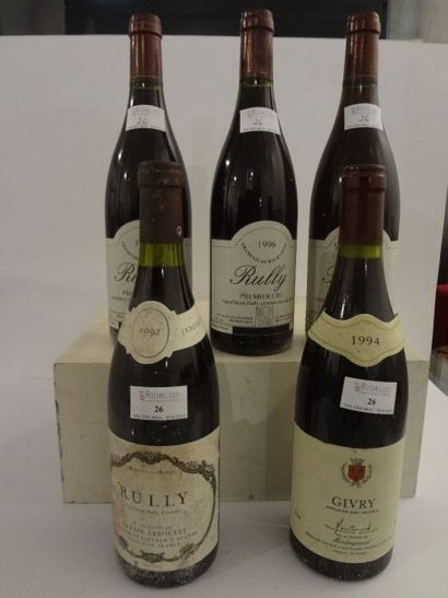 null Lot de cinq bouteilles: 

- 1 bouteille, Rully rouge, 1992, Ulysse Jaboulet

-...