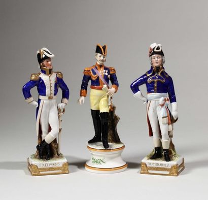 null DEUX SUJETS en porcelaine polychrome 

"Napoléon en tenue de sacre"et "Napoléon...