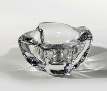 null DAUM - Trois cendriers en pâte de cristal, vers 1950, Diam.: 15, 16 et 15,5...