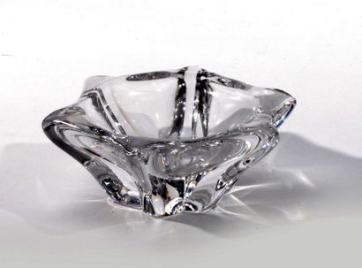 null DAUM - Trois cendriers en pâte de cristal, vers 1950, Diam.: 15, 16 et 15,5...