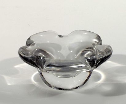 null DAUM - Trois cendriers en pâte de cristal, vers 1950, Diam.: 14,15,5 et 17,5...