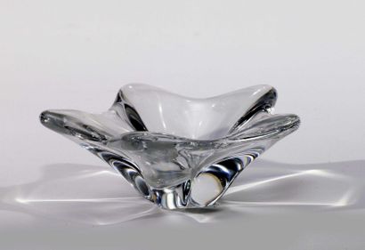 null BACCARAT - Cendrier en cristal, vers 1950, Diam.: 16 cm (égrenures)