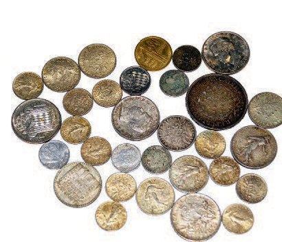 null LOT DE 32 PIECES de monnaie diverses, dont 3 pièces de 2,5 FLORINS NEERLANDAIS...