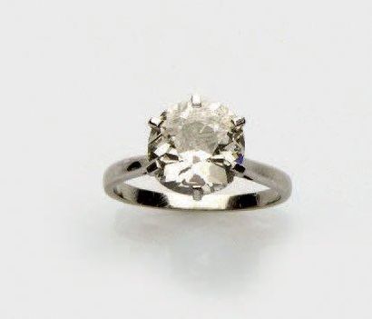 null BAGUE solitaire en or gris (750 millièmes) serti d'un diamant taille ancienne....