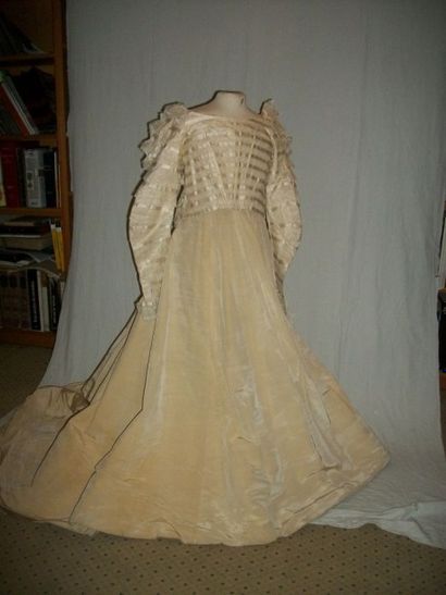 null Robe de mariée à tournure (jupe et caraco), fin XIXème siècle, jupe en reps...