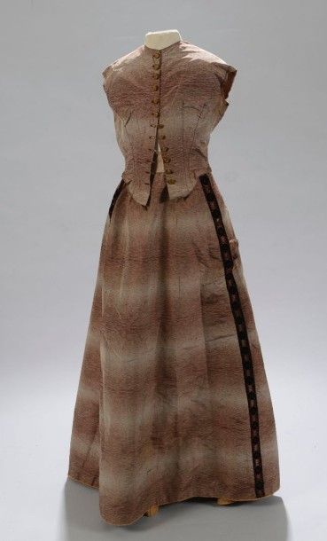 null Robe à tournure (jupe, gilet et caraco), milieu XIXème siècle, taffetas changeant...