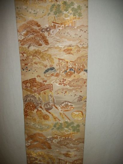 null Obi, Japon, fin XIXème siècle, gros de Tours broché en camaïeu de soie mandarine...