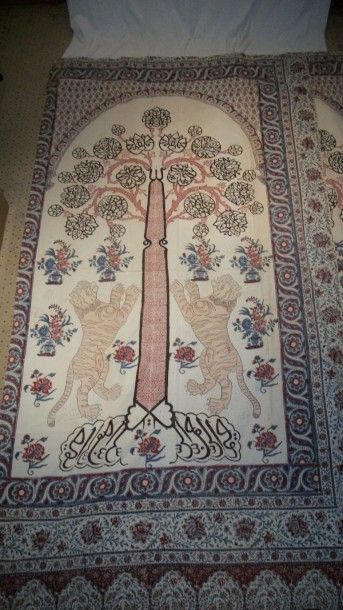 null Paire de kalamkaris, Perse, XIXème siècle, fond crème, décor à l'arbre de vie...