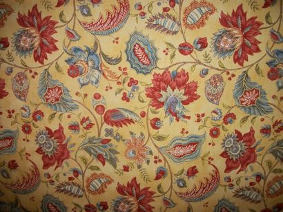 null Indienne en coton « Soliman », style du XVIIIème siècle, fond jaune, décor imprimé...