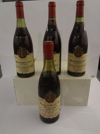 null Lot de quatre bouteilles:

- 1 bouteille, Savigny les Beaune, 1966, Dom. Begin...