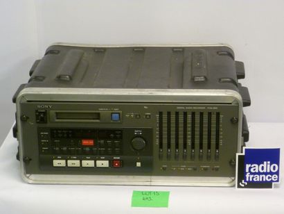 null Enregistreur numérique PCM800 SONY Format cassette HI8, en registreur 8 pistes

Digital...