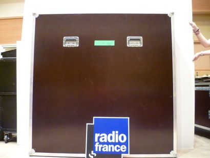 null Flight Case Table DJ Neuf - Dimension: 1m44x1m44 / Table pour DJ ou équipement...