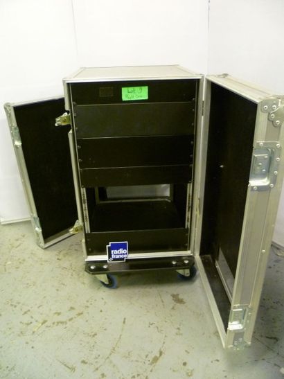 null Flight Case Sur roulettes / 18U

Flight Case On wheels / 18U