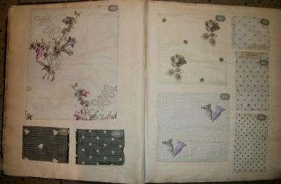 null Album d’échantillons, Alsace, XIXème siècle, organdi imprimé pour la robe, fleurs,...