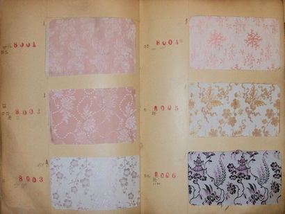 null Album d’échantillons, circa 1922, façonné soie, fleurs, palmes, petits motifs,...