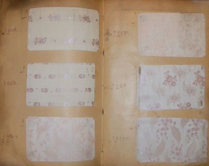 null Album d’échantillons, circa 1919, façonné soie, fleurs, petits motifs, abstraits,...