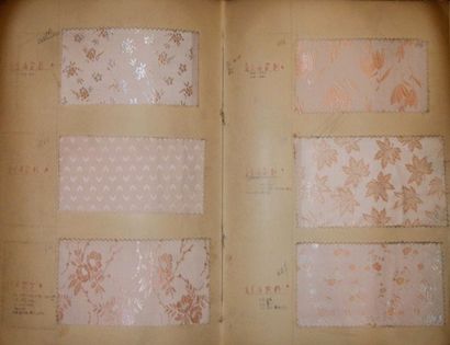 null Album d’échantillons, circa 1935, façonné soie, fleurs, petits motifs, abstraits,...