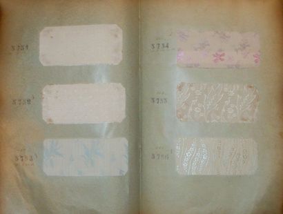 null Album d’échantillons, circa 1912, façonné soie, fleurs, petits motifs, abstraits,...