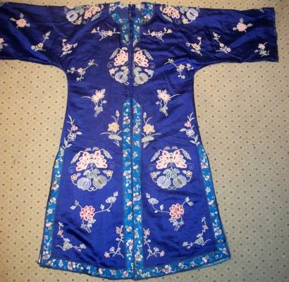 Manteau de femme Han, Chine, satin bleu brodé...