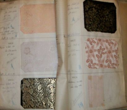null Album d’échantillons, 1924, façonné soie, fleurs, petits motifs, en camaïeu...