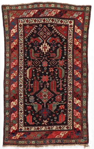 null Tapis Chirvan, Caucase, XIXème siècle, fond noir, décor de fleurs, médaillons...